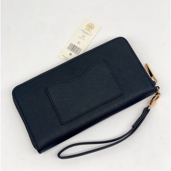 Tory Burch Emerson Large
Continental Wallet
Wristlet - Picture 14 of 14